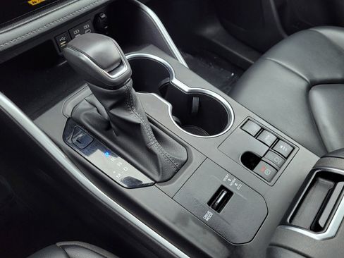 Certified 2024 Toyota Highlander XLE image 19