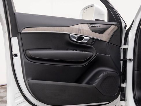 Used 2024 Volvo XC90 B6 Ultimate w/ Protection Package image 12