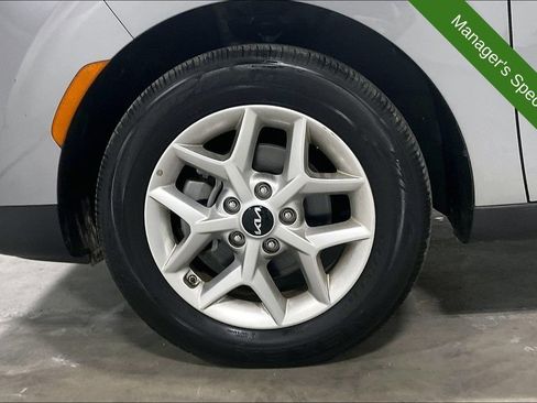 Used 2025 Kia Soul LX w/ LX Technology Package FWD image 10