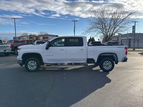 Used 2024 Chevrolet Silverado 2500 LT image 4