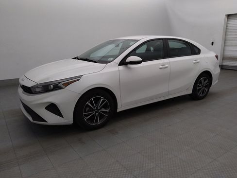 Used 2023 Kia Forte LXS w/ LXS Technology Package FWD image 2