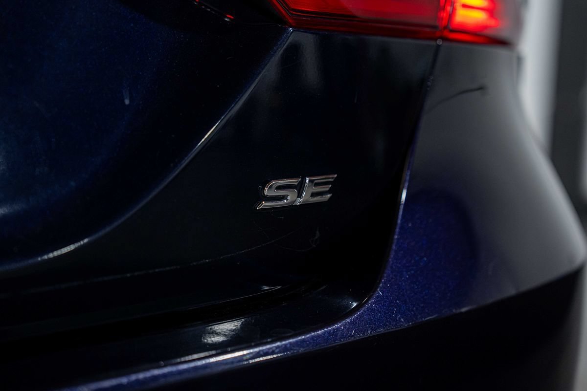 Used 2022 Toyota Camry SE FWD image 11