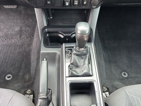 Used 2019 Toyota Tacoma TRD Off-Road AWD/4WD image 34