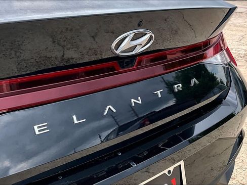 Used 2023 Hyundai Elantra SEL FWD image 29