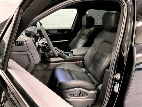 New 2026 Porsche Cayenne GTS image 5