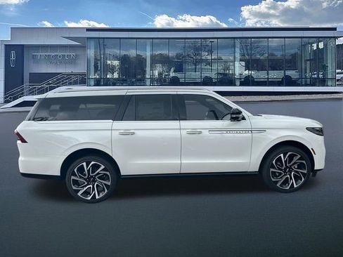 New 2026 Lincoln Navigator L Reserve AWD/4WD image 9