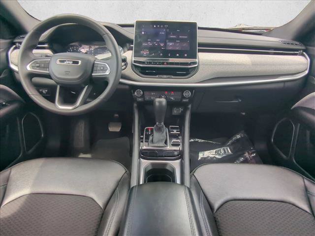 Used 2024 Jeep Compass Latitude AWD/4WD image 17