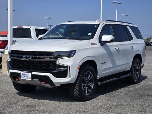 Used 2021 Chevrolet Tahoe Z71 w/ Luxury Package AWD/4WD image 3