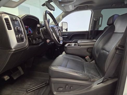 Used 2018 GMC Sierra 2500 SLT w/ Duramax Plus Package AWD/4WD image 11