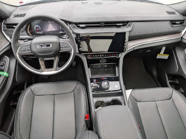 New 2027 Jeep Grand Cherokee Limited AWD/4WD image 17