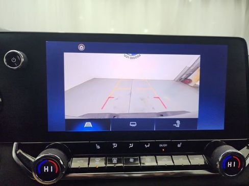 Used 2023 Chevrolet Colorado Z71 w/ Z71 Convenience Package 2 image 26