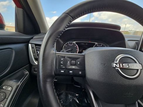 Used 2025 Nissan Rogue SV image 11