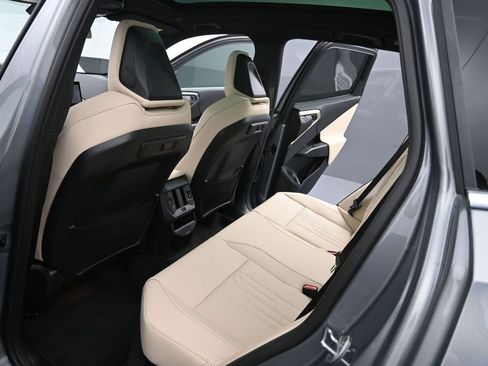 Used 2025 BMW X3 xDrive30i w/ Premium Package image 28