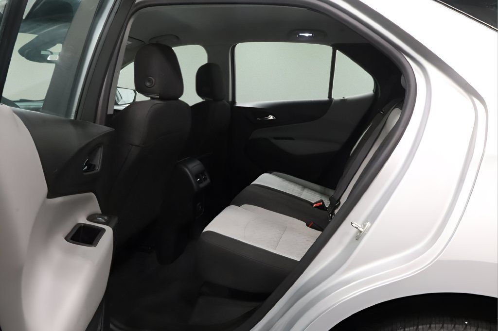 Used 2022 Chevrolet Equinox LS AWD/4WD image 11