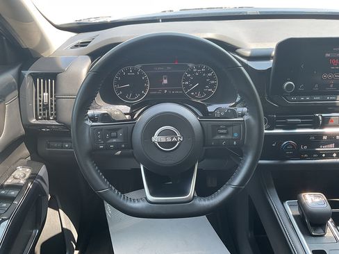 Used 2022 Nissan Pathfinder SV w/ SV Premium Package AWD/4WD image 11
