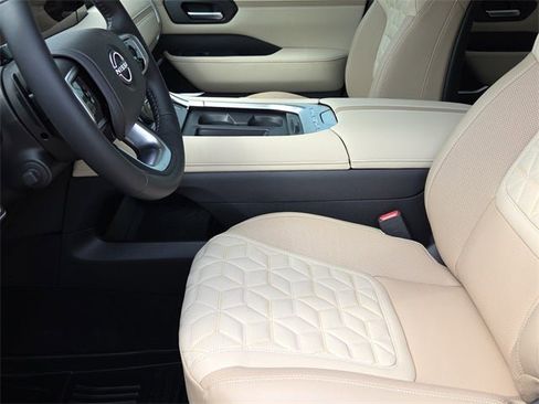 New 2025 Nissan Armada Platinum w/ Convenience Package image 17