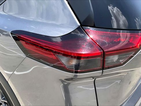 Used 2023 Nissan Rogue S FWD image 26