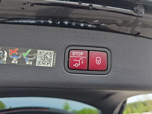 Used 2023 Mercedes-Benz GLC 300 4MATIC image 13