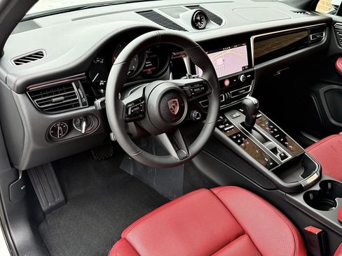 New 2025 Porsche Macan S image 4