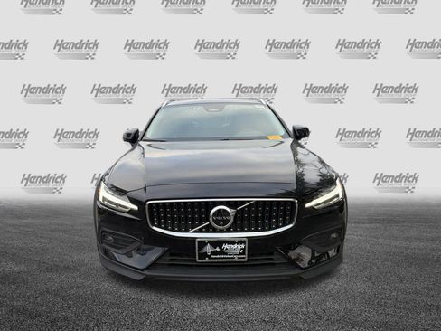 Certified 2025 Volvo V60 B5 Cross Country Plus image 3