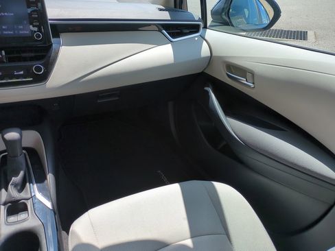 Used 2020 Toyota Corolla LE image 15