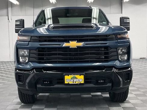 Used 2025 Chevrolet Silverado 2500 Custom w/ Custom Convenience Package AWD/4WD image 4