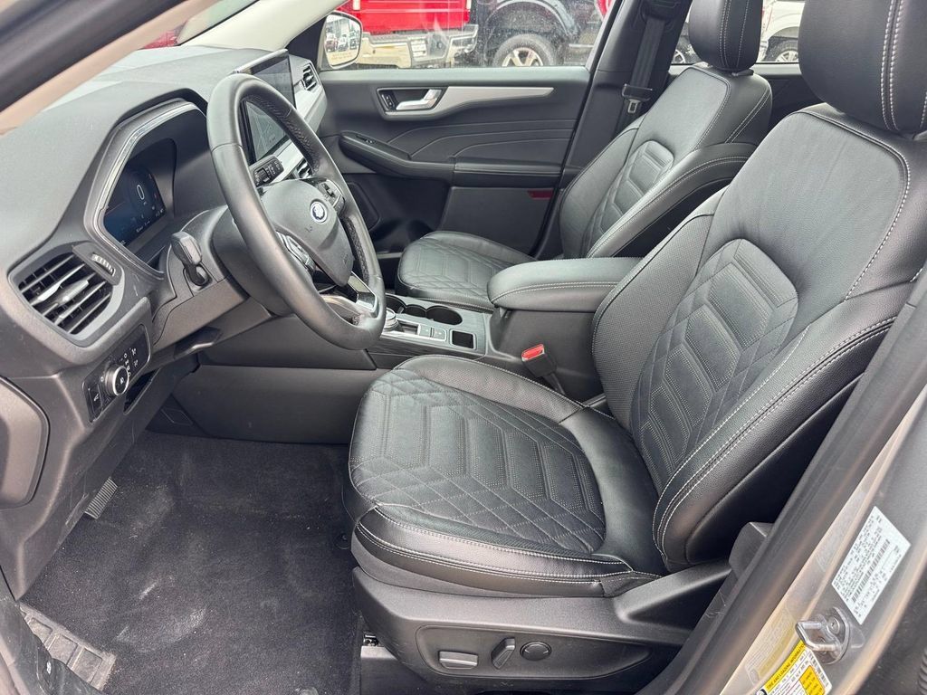 Used 2023 Ford Escape Platinum w/ Premium Technology Package AWD/4WD image 9