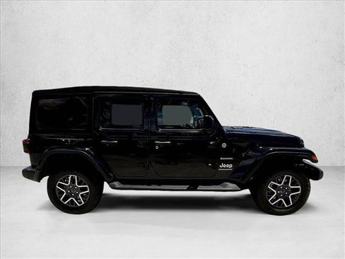 Used 2024 Jeep Wrangler Unlimited Sahara AWD/4WD image 5