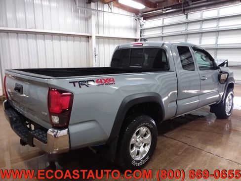 Used 2018 Toyota Tacoma TRD Off-Road image 4