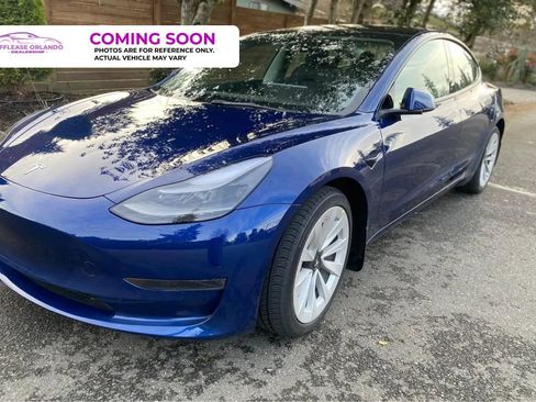 Used 2023 Tesla Model 3 Standard Range image 1