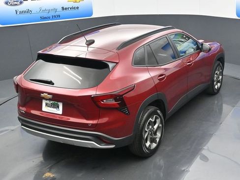 Used 2025 Chevrolet Trax LT w/ LT Convenience Package image 25