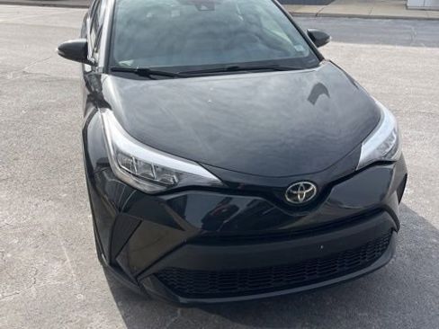 Used 2020 Toyota C-HR XLE image 11