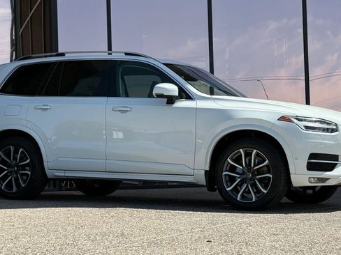 Used 2016 Volvo XC90 T6 Momentum w/ Momentum Plus Package AWD/4WD image 16