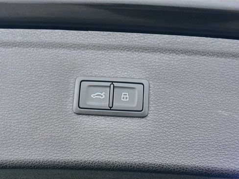 Used 2023 Audi Q5 2.0T Premium w/ Convenience Package AWD/4WD image 32