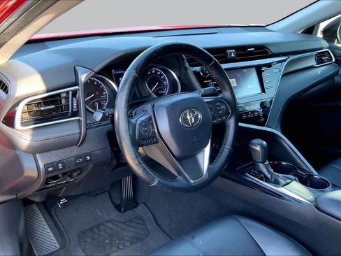 Used 2018 Toyota Camry SE w/ Moonroof Package FWD image 18
