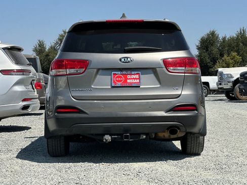 Used 2016 Kia Sorento LX w/ LX Convenience Package FWD image 8