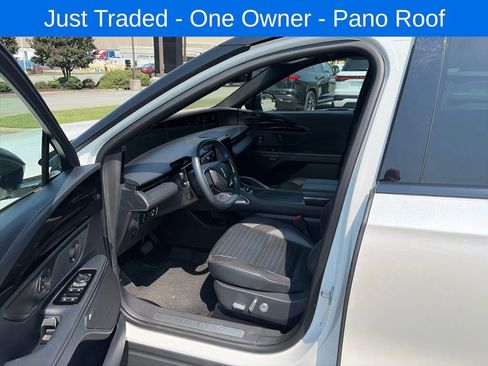 Used 2024 Lincoln Nautilus Reserve w/ Equipment Group 202A AWD/4WD image 7