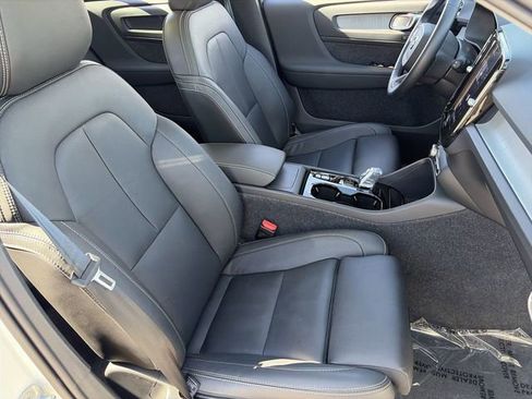 Certified 2025 Volvo XC40 B5 Plus w/ Climate Package AWD/4WD image 12