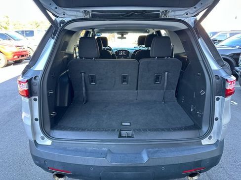 Used 2021 Chevrolet Traverse LT FWD image 25