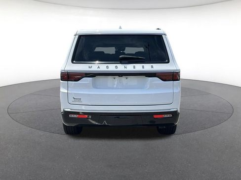 Used 2023 Jeep Wagoneer 4WD w/ Premium Group I image 4