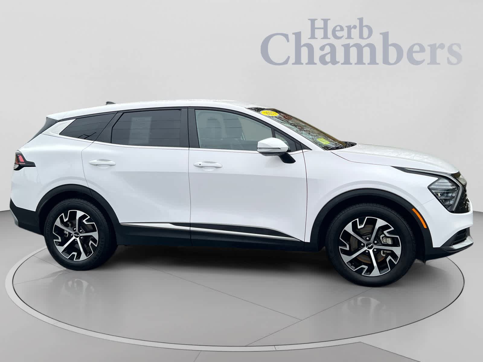 Used 2025 Kia Sportage EX FWD image 4