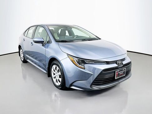 Used 2025 Toyota Corolla LE image 3