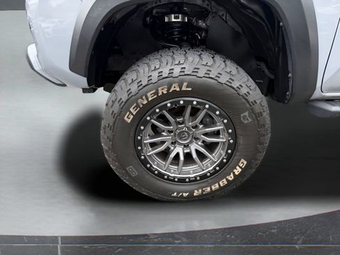 Used 2021 Toyota Tacoma SR5 w/ Trail Edition AWD/4WD image 10