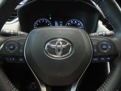 Used 2020 Toyota RAV4 XLE Premium image 35