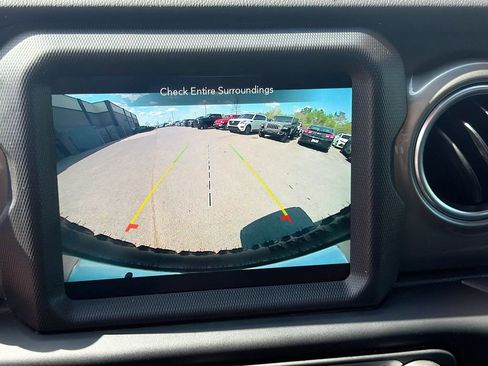 Used 2022 Jeep Wrangler Unlimited Sahara w/ Cold Weather Group AWD/4WD image 30