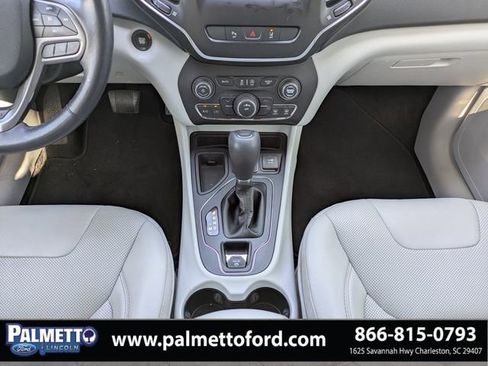 Used 2020 Jeep Cherokee Latitude Lux w/ Quick Order Package 26H Lux FWD image 18