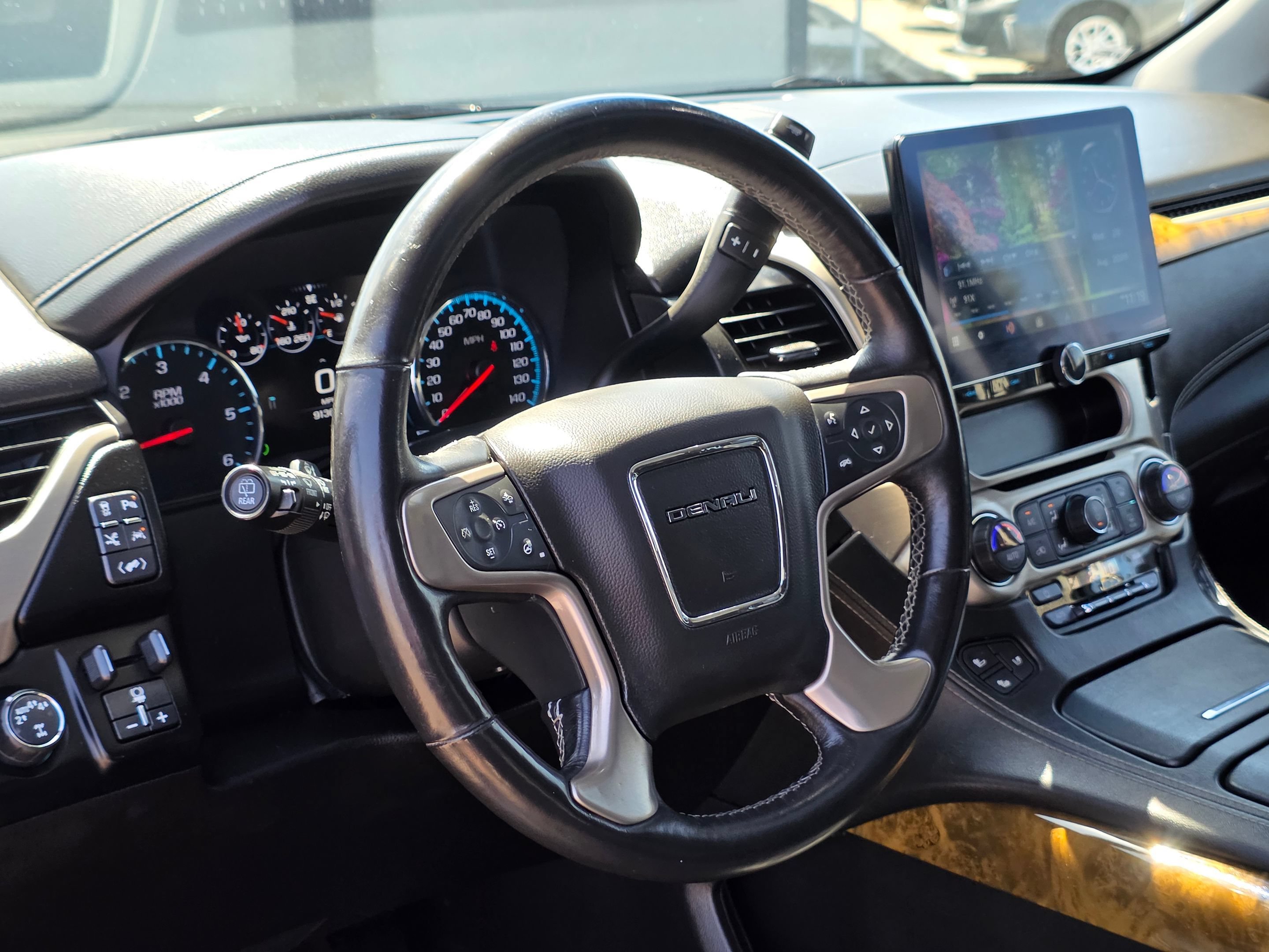 Used 2017 GMC Yukon Denali AWD/4WD image 18