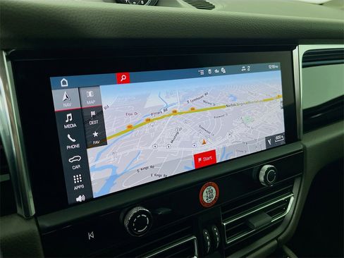 Certified 2025 Porsche Macan image 15