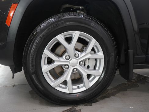 Used 2023 Jeep Grand Cherokee Limited w/ Luxury Tech Group II AWD/4WD image 31