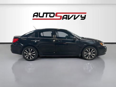 Used 2013 Chrysler 200 Touring w/ S Exterior Appearance Pkg FWD image 8